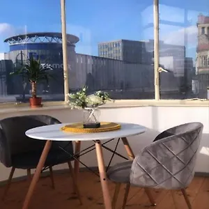 Apartment Centre Deluxe Whole Sleeps 4 D2