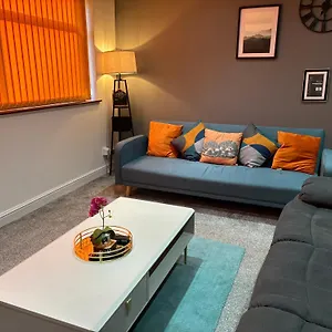 Apartment Hilltop Place Near Racecourse